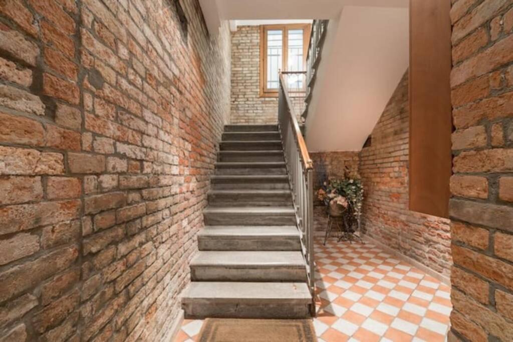 Ca' Pesaro Rooftop Terrace Apartment. Венеція Екстер'єр фото