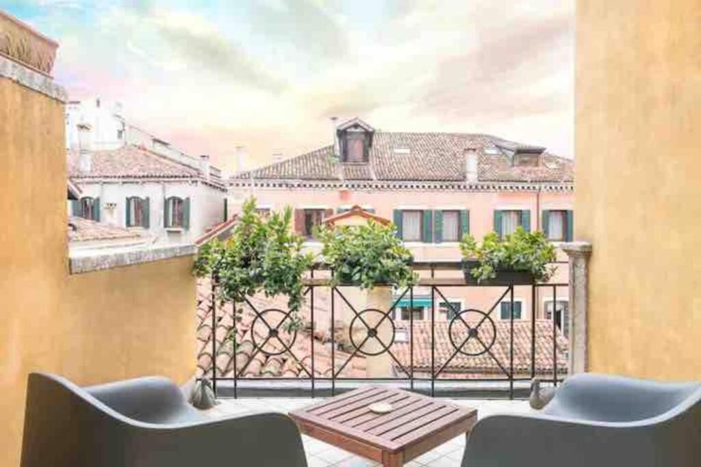 Ca' Pesaro Rooftop Terrace Apartment. Венеція Екстер'єр фото